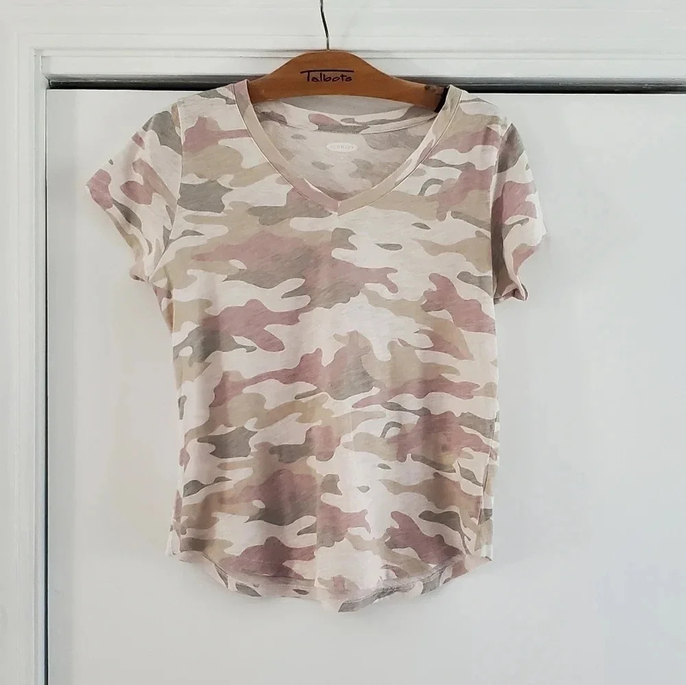 Old Navy Pink Camo V Neck Short Sleeve X-Small T-Shirt